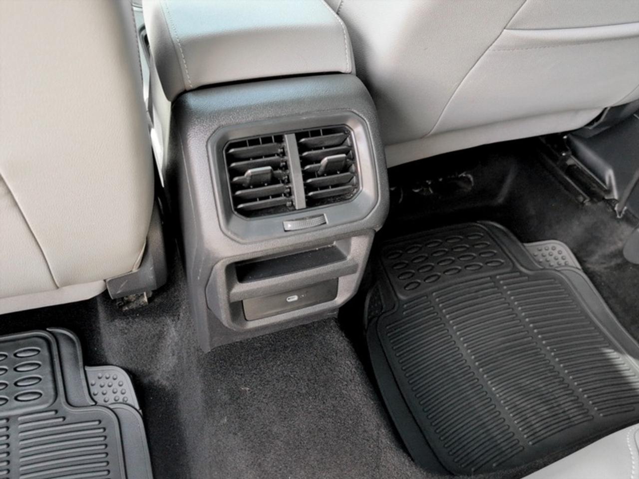 2024 Volkswagen Taos Comfortline w/Sunroof Pkg  *CARPLAY* Photo