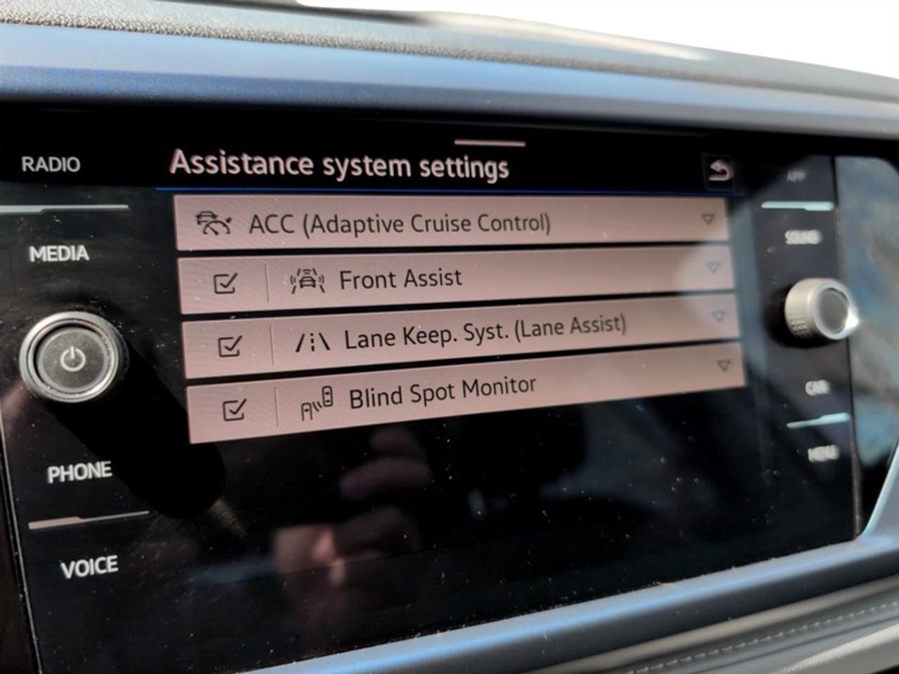 2024 Volkswagen Taos Comfortline w/Sunroof Pkg  *CARPLAY* Photo