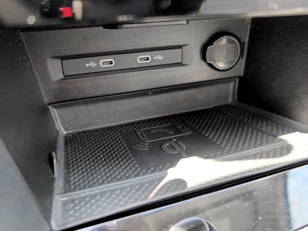 2024 Volkswagen Taos Comfortline w/Sunroof Pkg  *CARPLAY* Photo