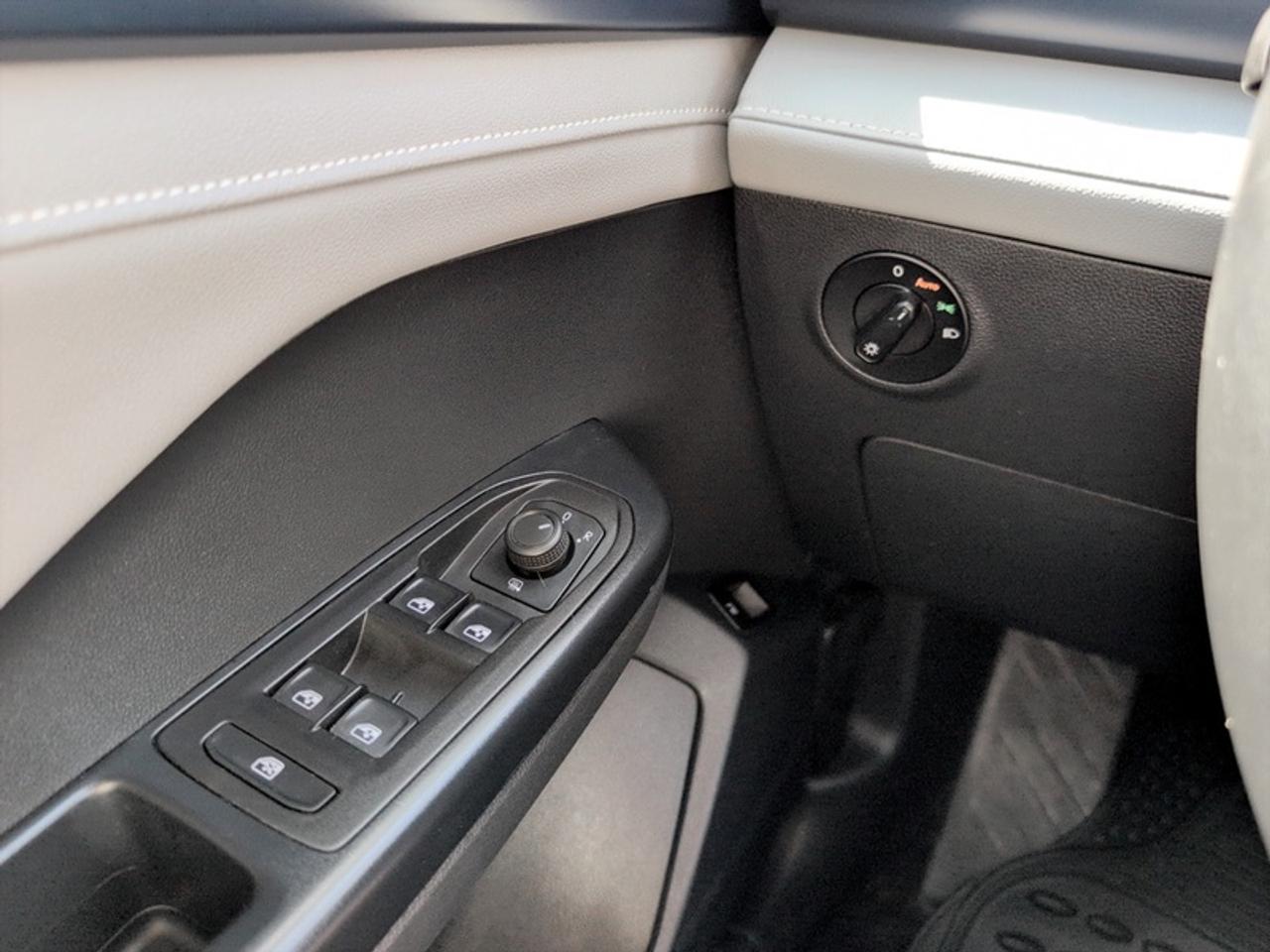 2024 Volkswagen Taos Comfortline w/Sunroof Pkg  *CARPLAY* Photo