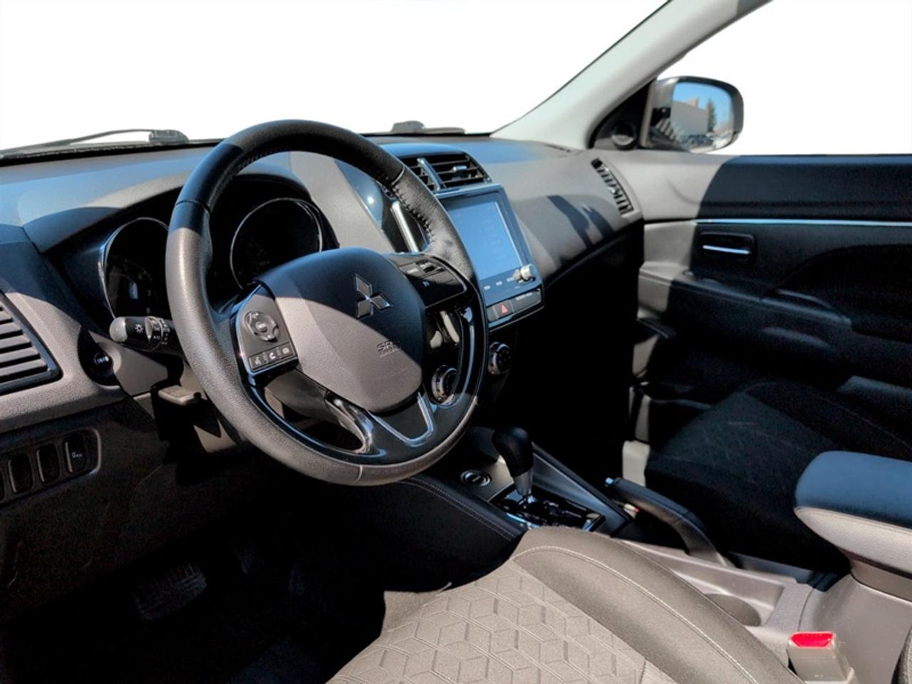 2023 Mitsubishi RVR SE  **CARPLAY - 4WD - BLINDSPOT** Photo