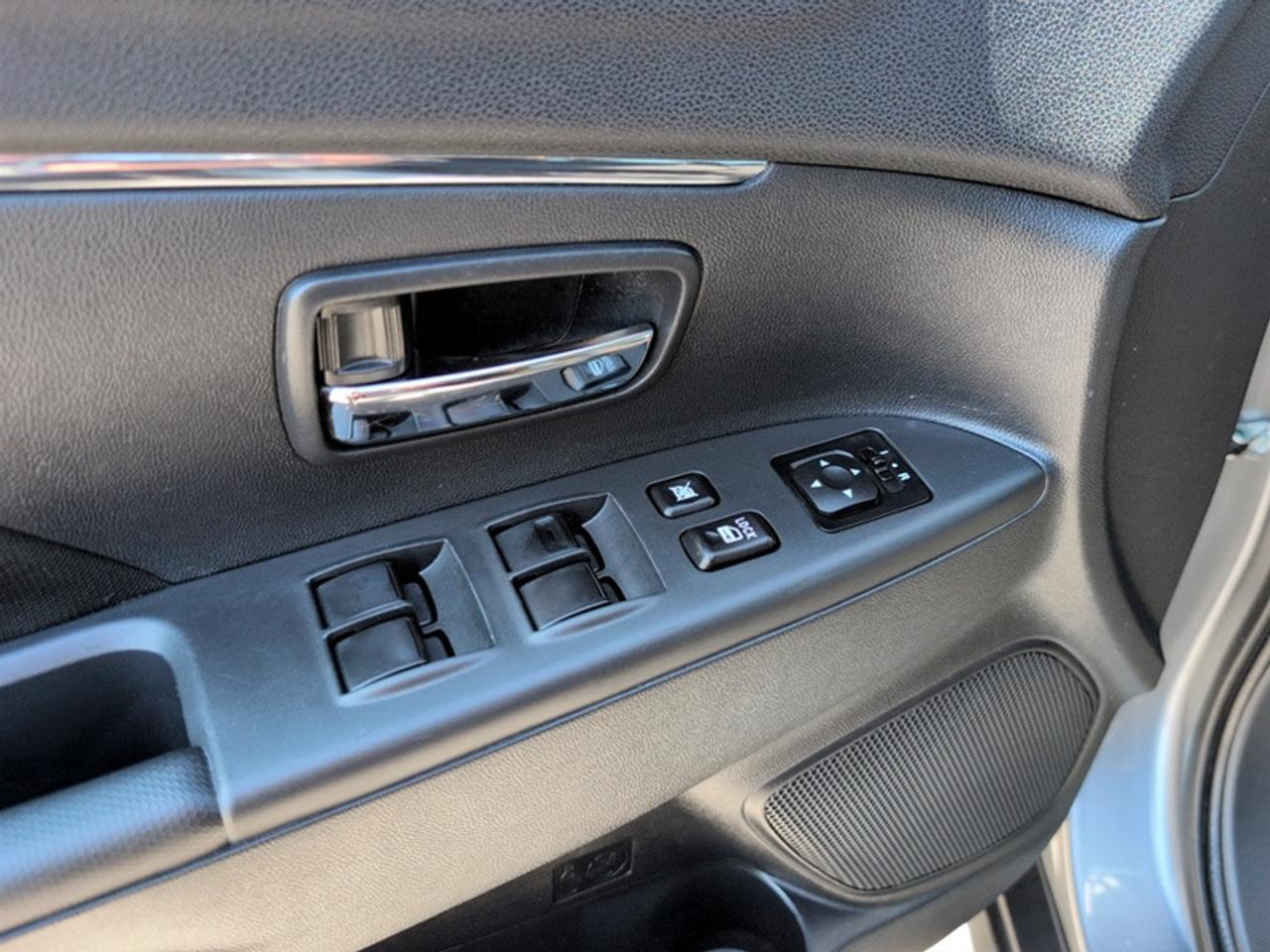 2023 Mitsubishi RVR SE  **CARPLAY - 4WD - BLINDSPOT** Photo
