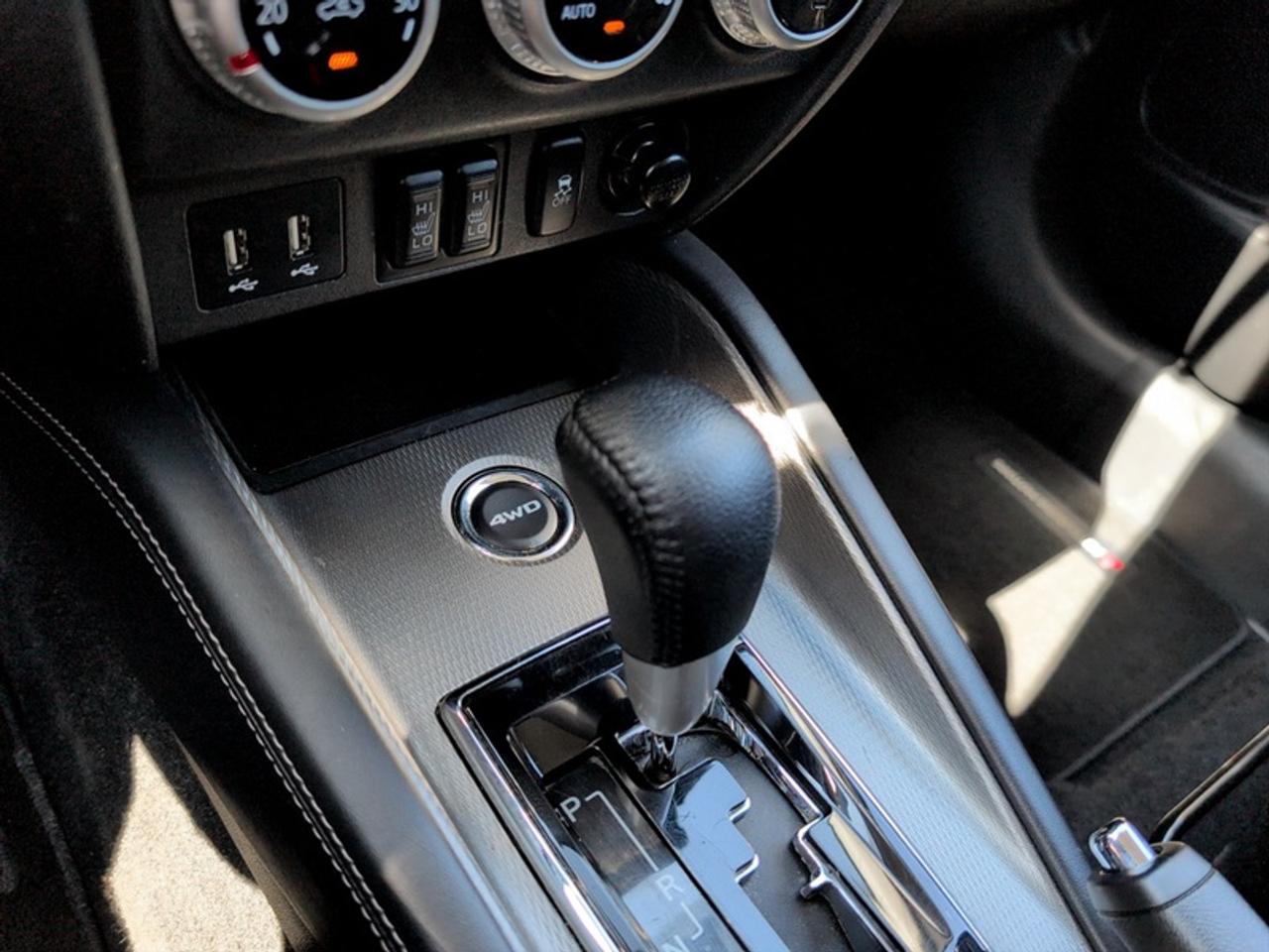 2023 Mitsubishi RVR SE  **CARPLAY - 4WD - BLINDSPOT** Photo