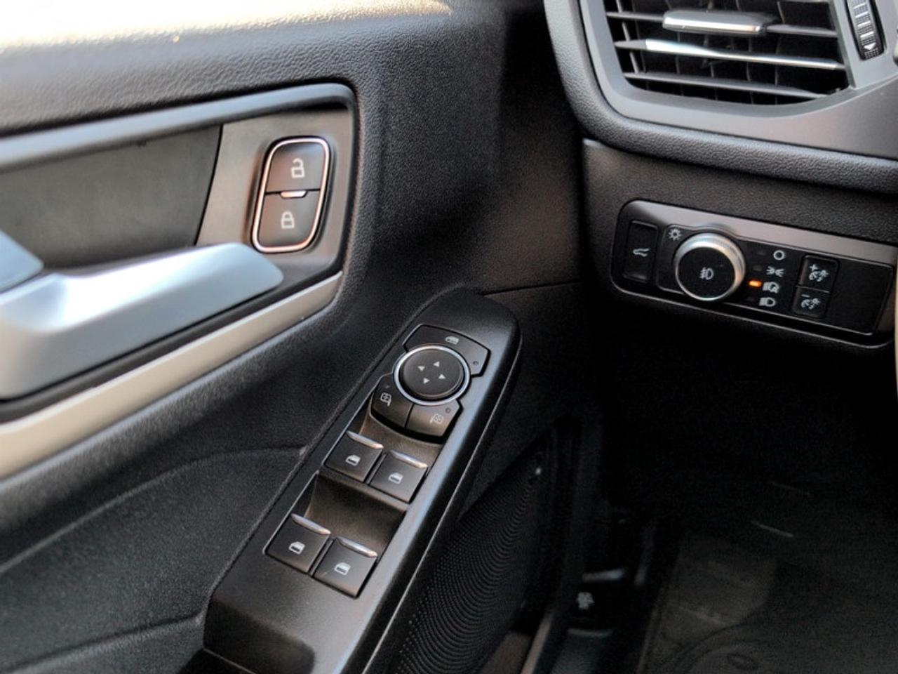 2022 Ford Escape SEL  **LEATHER - CLEAN CARFAX** Photo