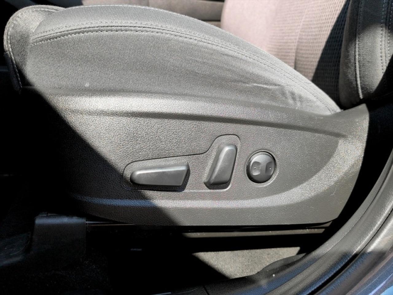 2022 Hyundai Santa Fe Preferred AWD  **CLEAN CARFAX** Photo