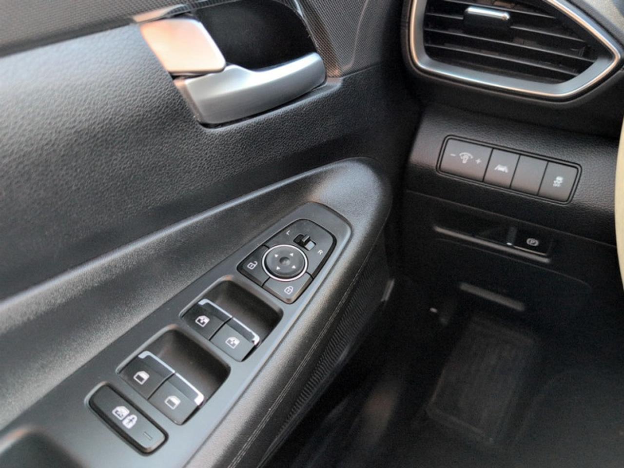 2022 Hyundai Santa Fe Preferred AWD  **CLEAN CARFAX** Photo