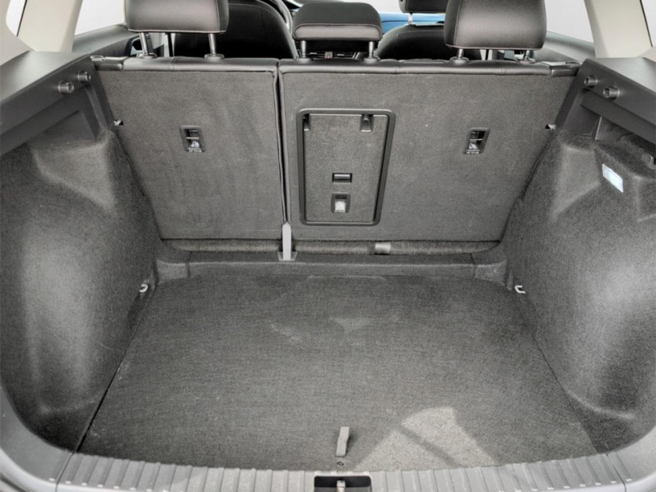 2024 Volkswagen Taos Comfortline w/Sunroof Pkg  *CARPLAY* Photo