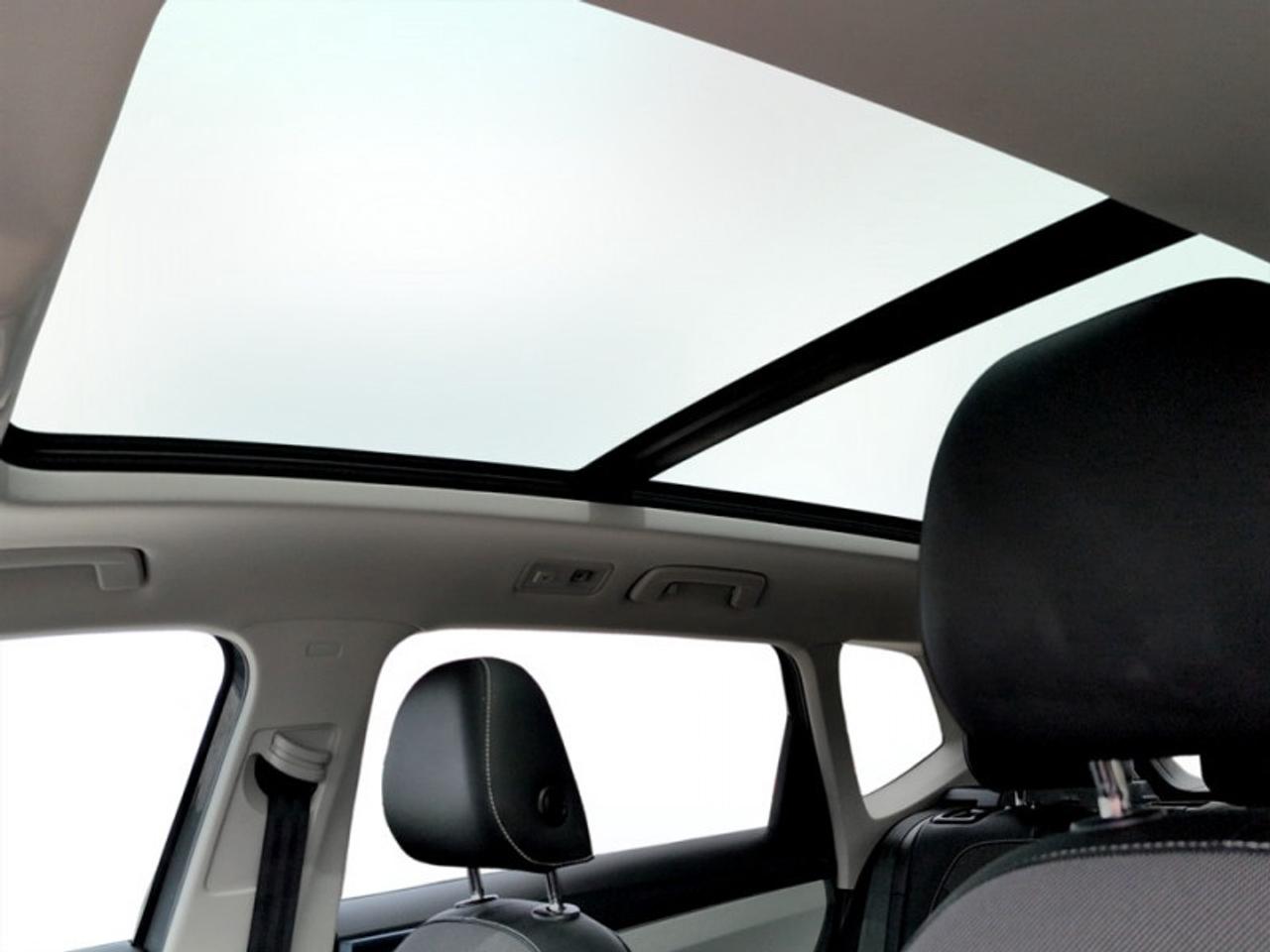 2024 Volkswagen Taos Comfortline w/Sunroof Pkg  *CARPLAY* Photo