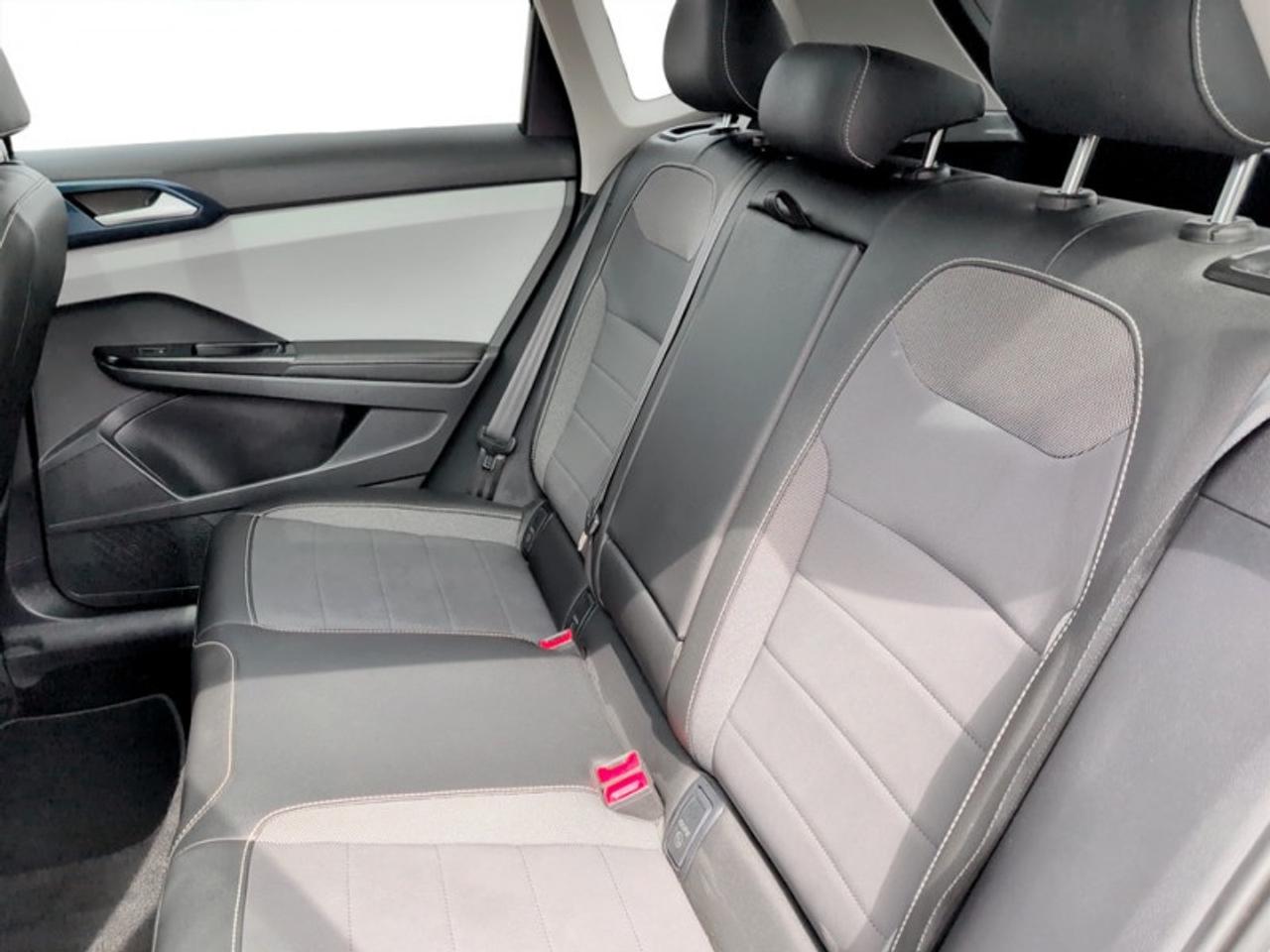 2024 Volkswagen Taos Comfortline w/Sunroof Pkg  *CARPLAY* Photo