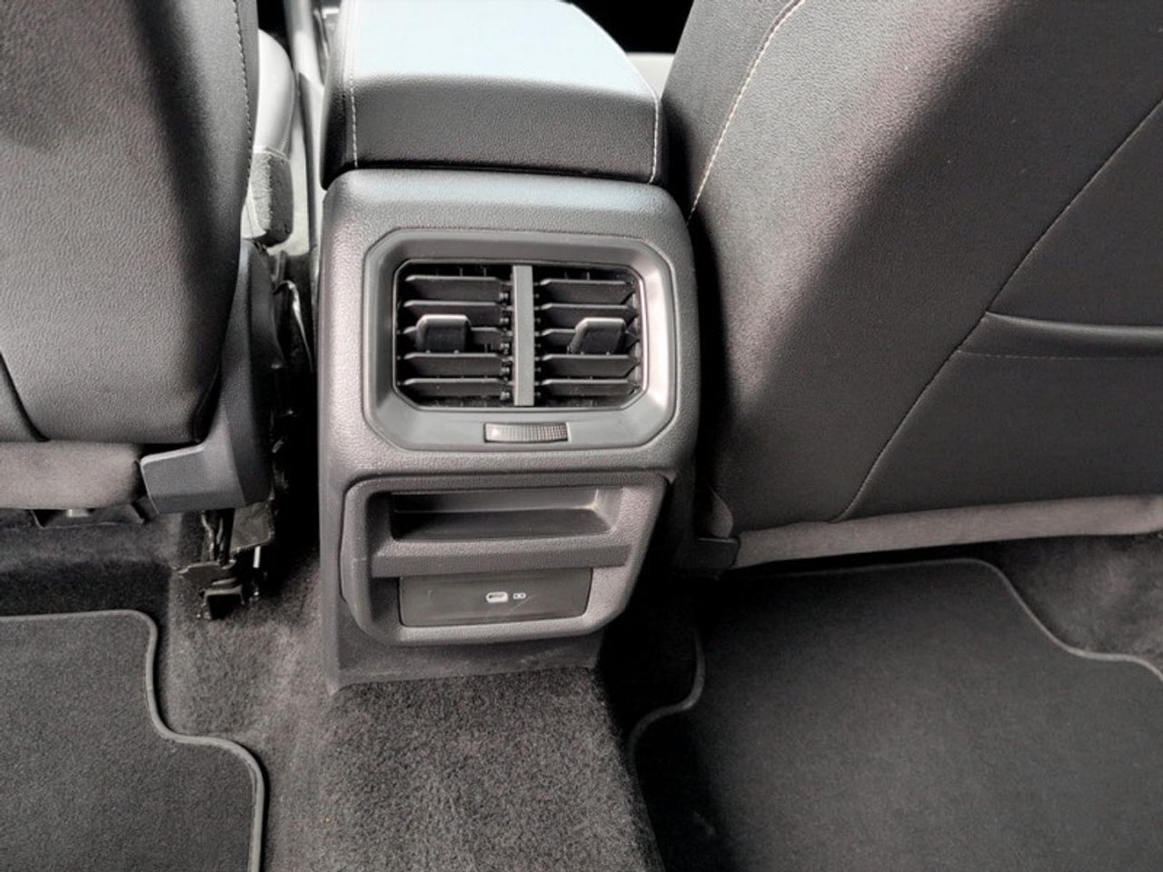 2024 Volkswagen Taos Comfortline w/Sunroof Pkg  *CARPLAY* Photo