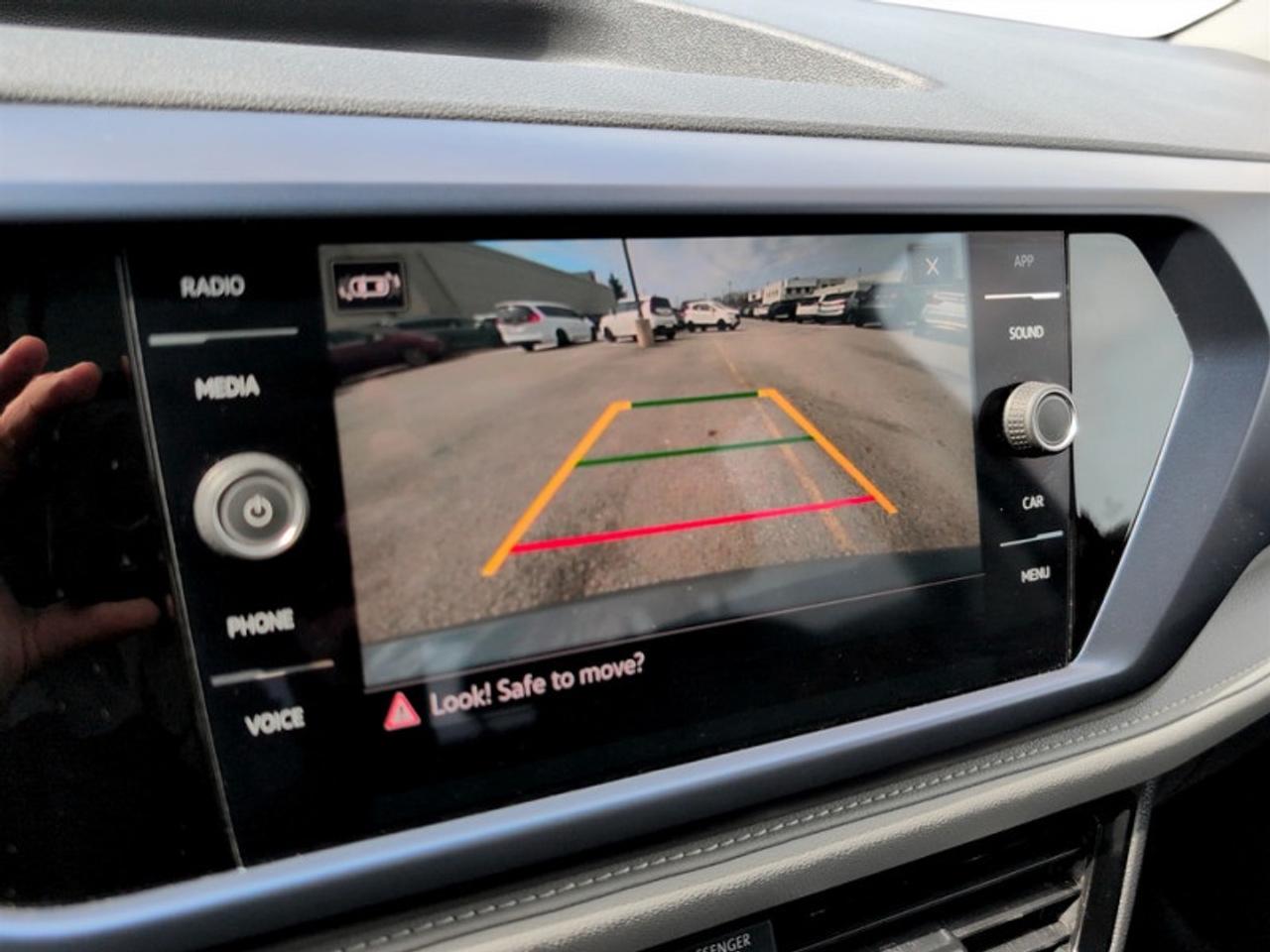 2024 Volkswagen Taos Comfortline w/Sunroof Pkg  *CARPLAY* Photo