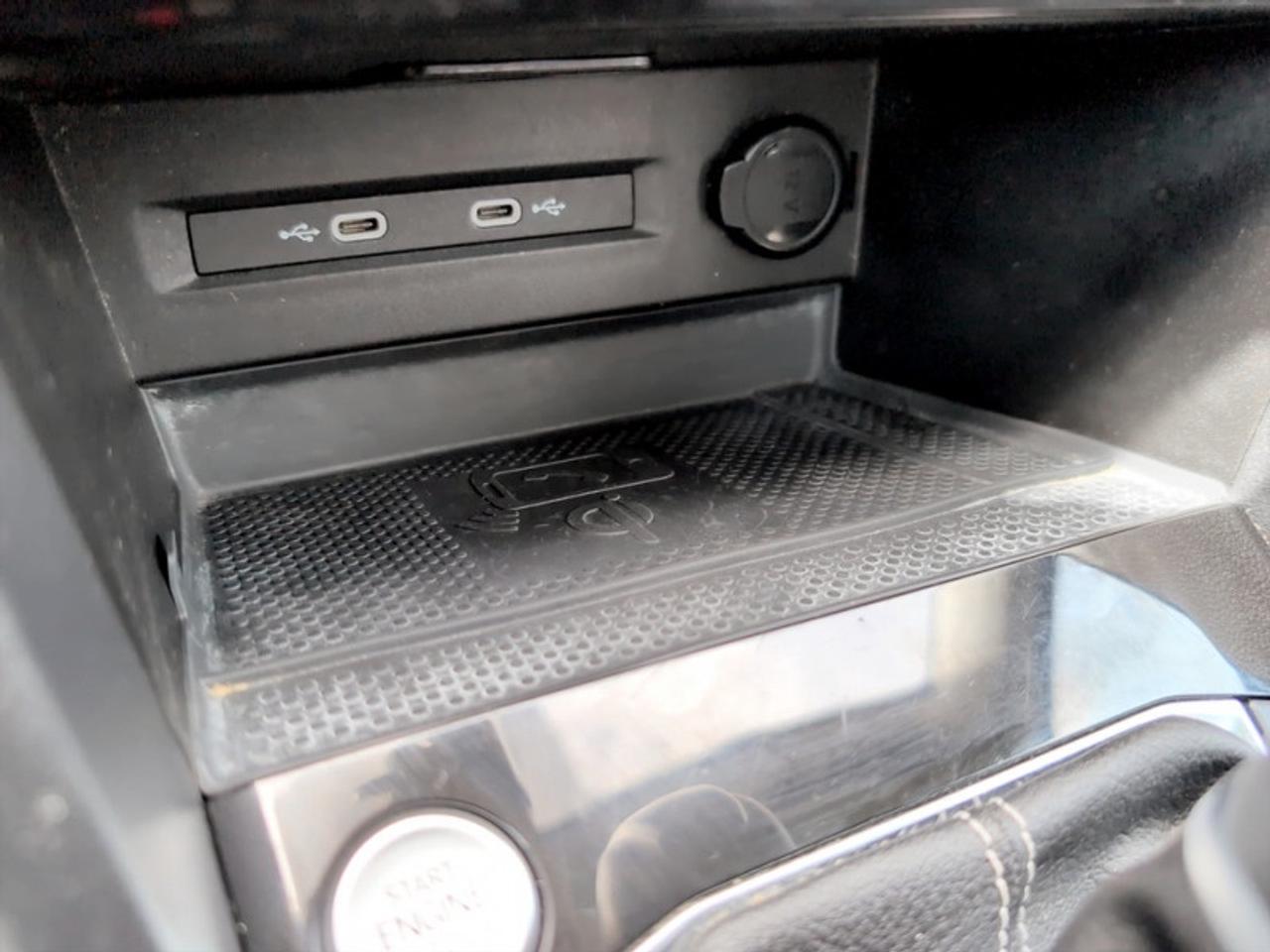 2024 Volkswagen Taos Comfortline w/Sunroof Pkg  *CARPLAY* Photo