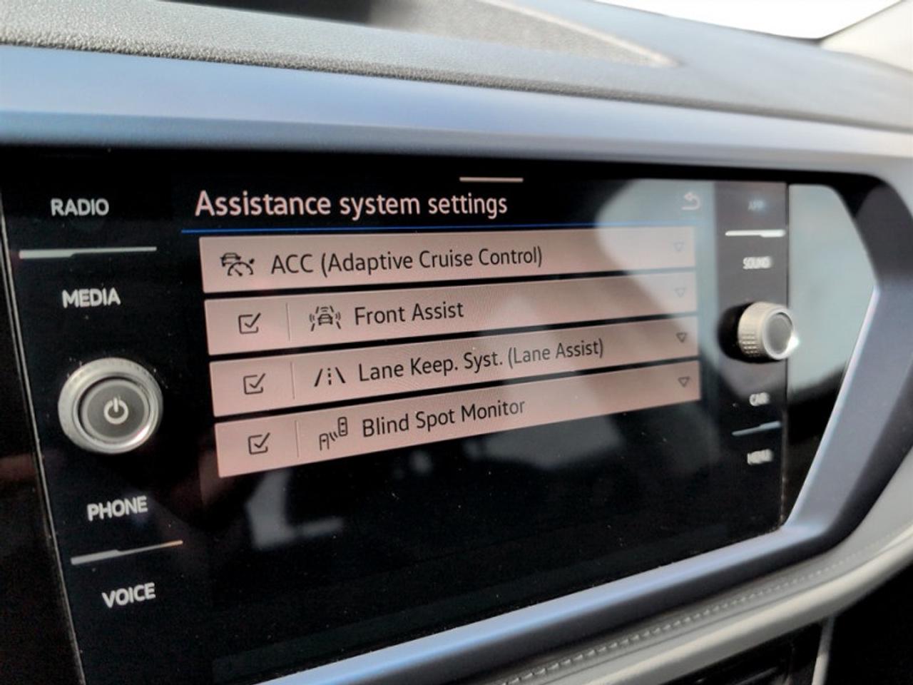 2024 Volkswagen Taos Comfortline w/Sunroof Pkg  *CARPLAY* Photo