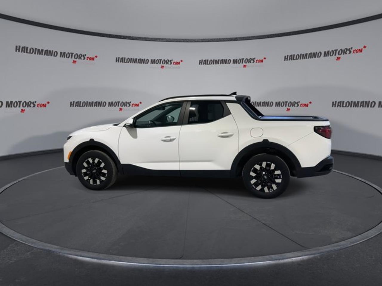 2025 Hyundai Santa Cruz Preferred AWD | No accidents | Heated Steering Photo4