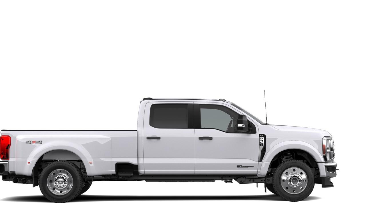 2026 Ford F-450 Super Duty DRW XLT Photo