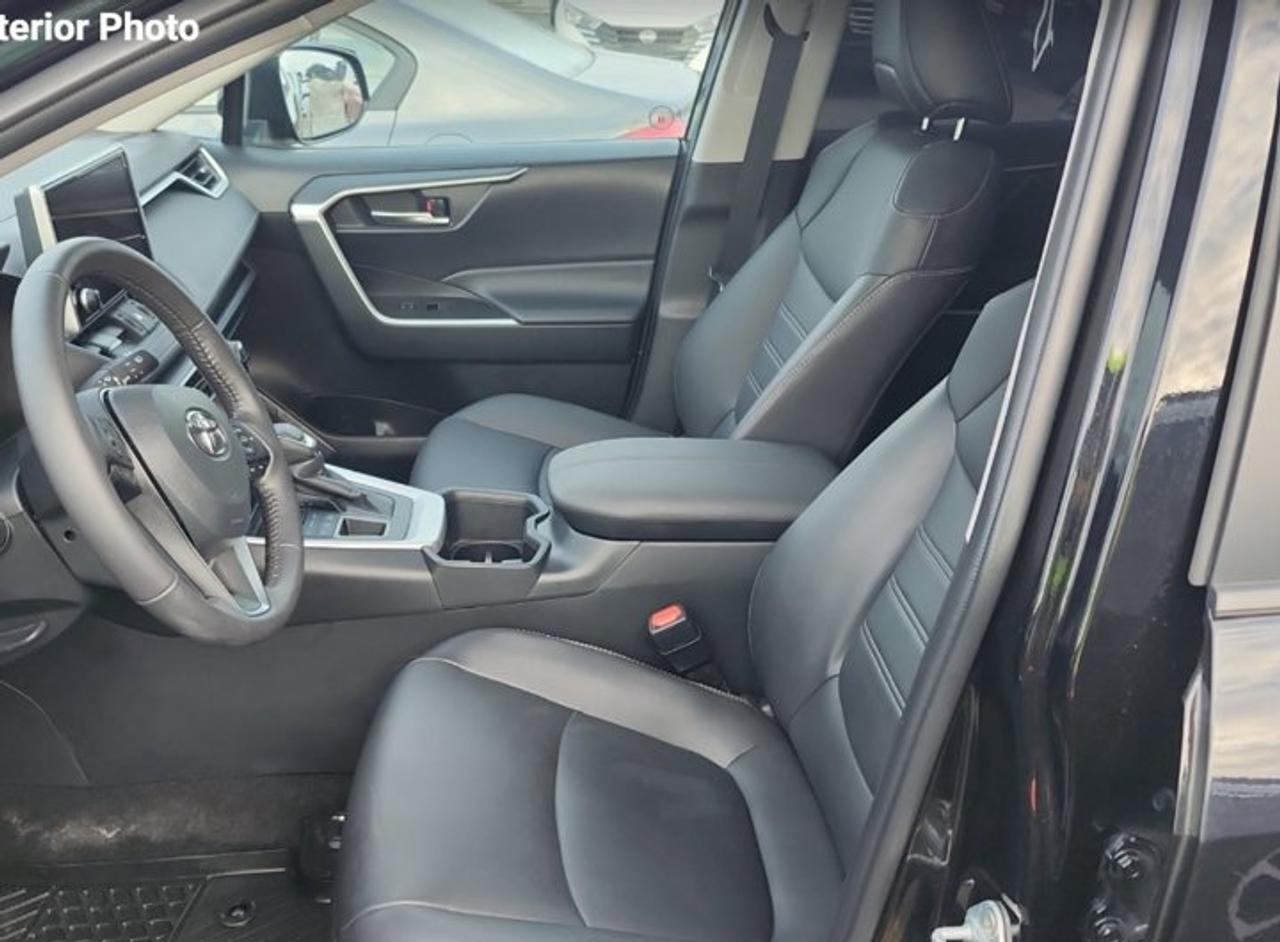 2023 Toyota RAV4 XLE Premium AWD | Leather | Sunroof | Heated Wheel + Seats | CarPlay + Android | Power Seat & More ! Photo2