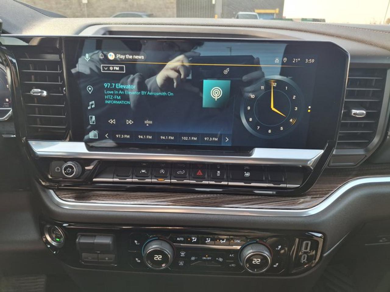 2025 Chevrolet Silverado 1500 LT Crew 4X4 | 5.3L | Heated Wheel + Seats | CarPlay + Android | Remote Start | and More ! Photo