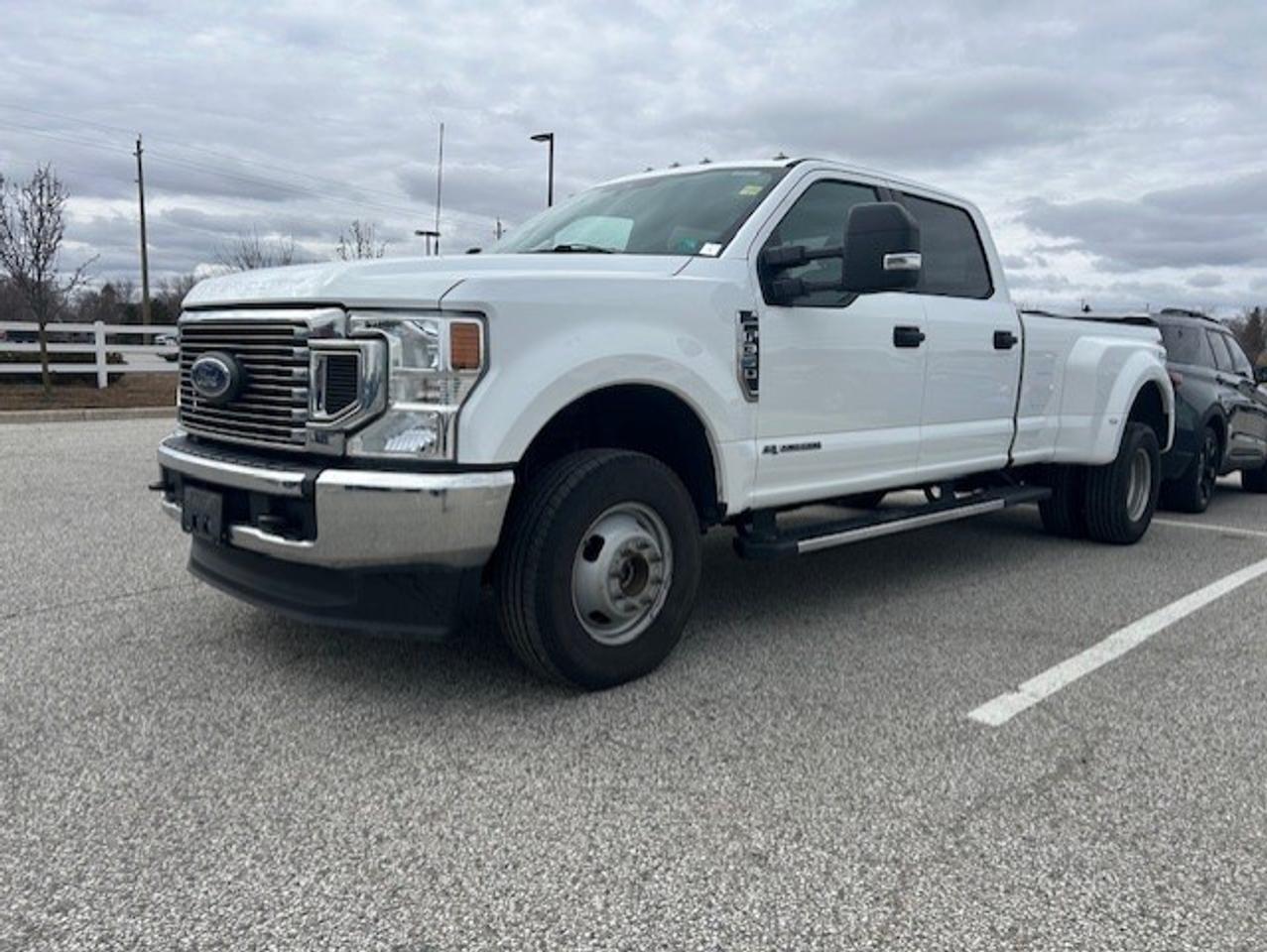 2022 Ford F-350 Super Duty DRW XLT 4WD Crew Cab 179" WB 60" CA Photo0