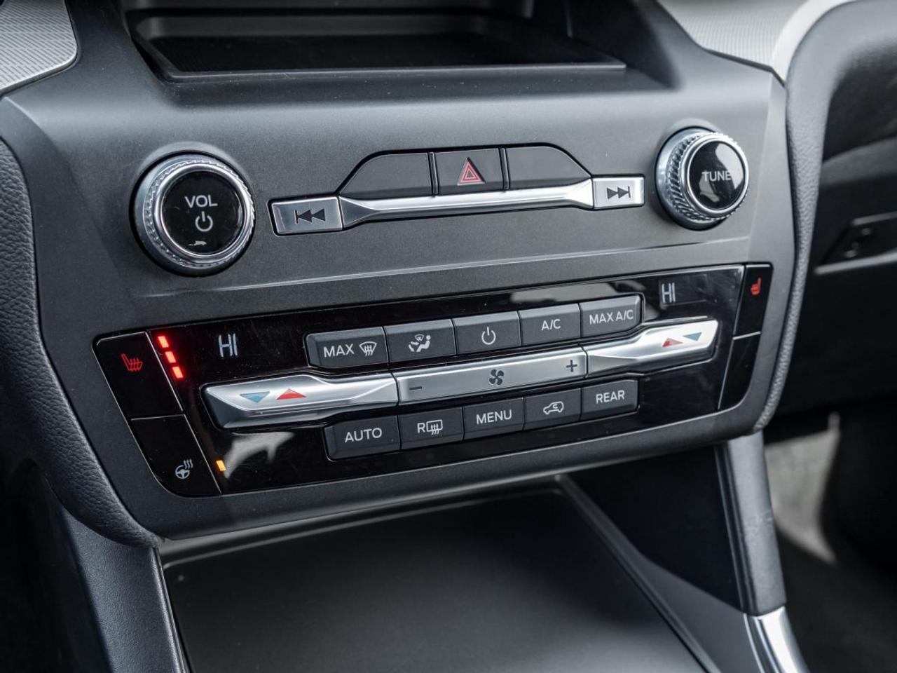 2020 Ford Explorer XLT Photo