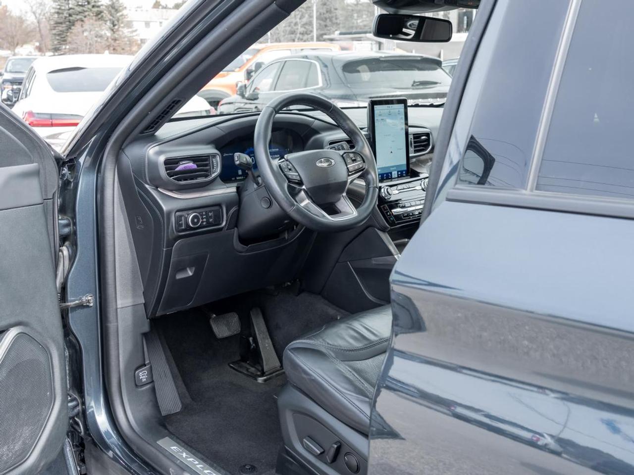 2023 Ford Explorer Platinum Photo