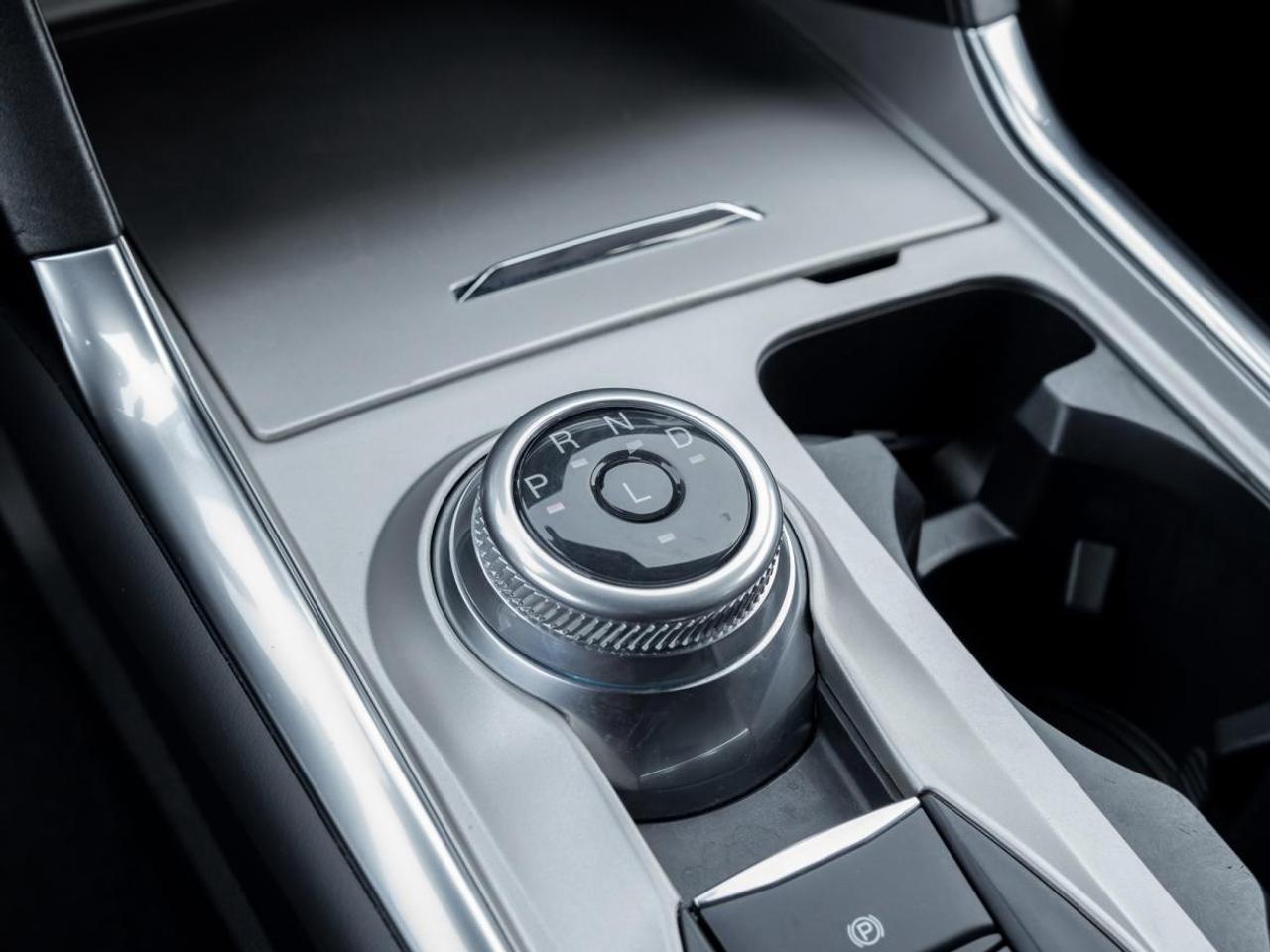 2023 Ford Explorer Platinum Photo
