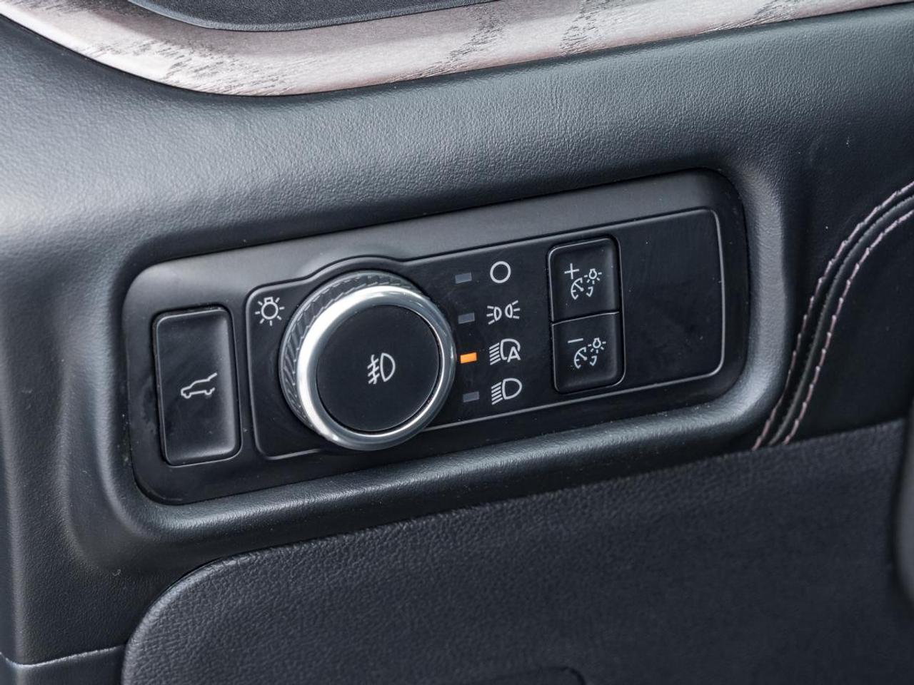 2023 Ford Explorer Platinum Photo