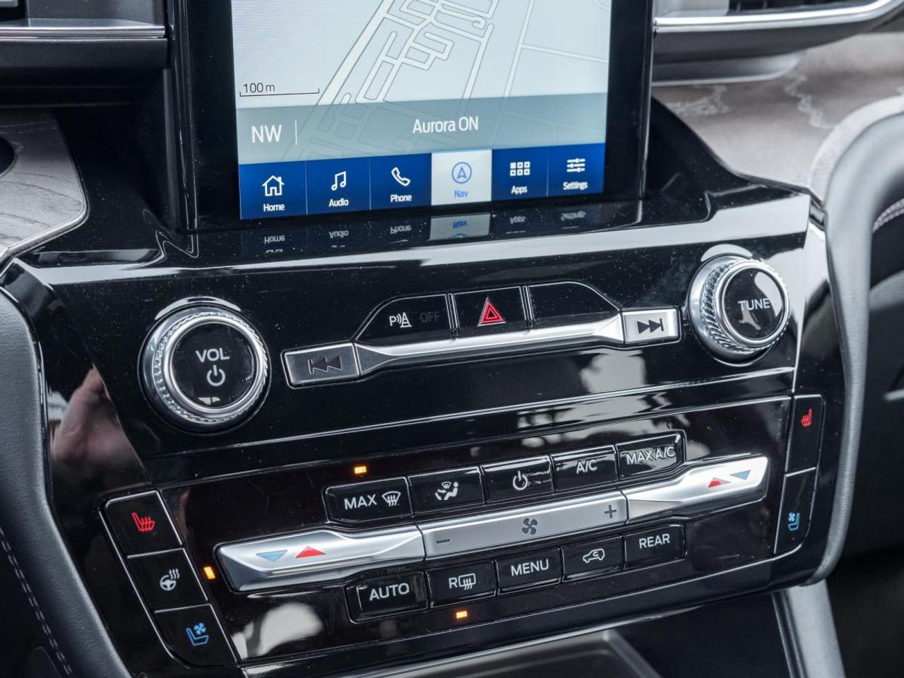 2023 Ford Explorer Platinum Photo