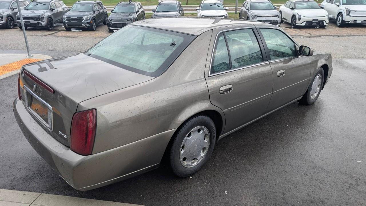 2000 Cadillac DeVille DHS 4dr Sdn Photo