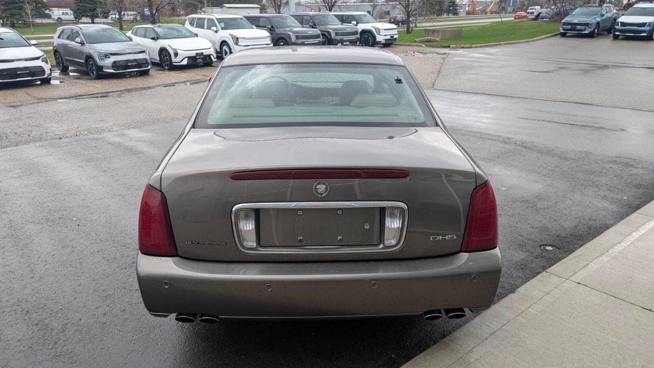 2000 Cadillac DeVille DHS 4dr Sdn Photo