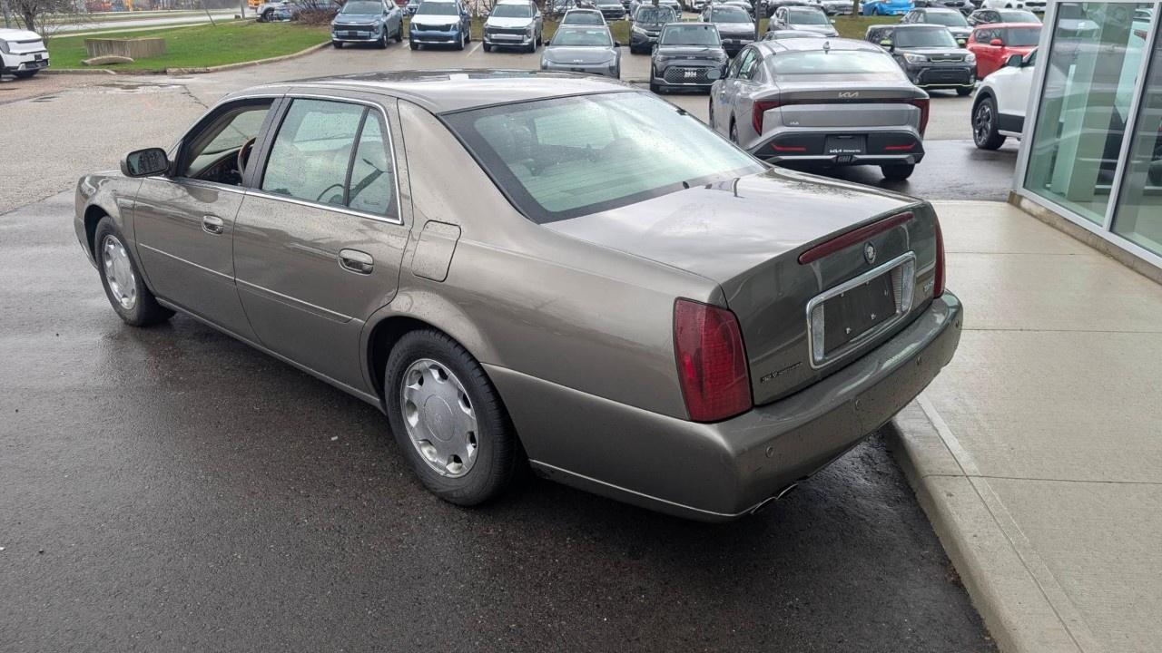 2000 Cadillac DeVille DHS 4dr Sdn Photo