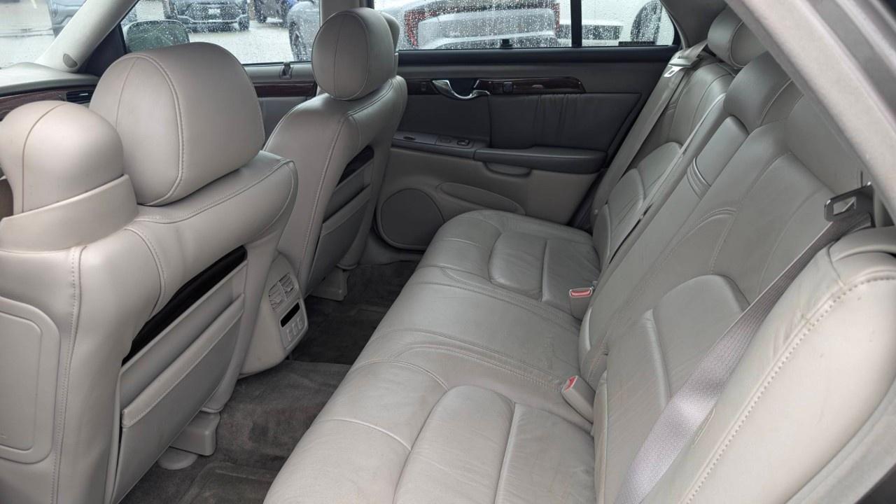 2000 Cadillac DeVille DHS 4dr Sdn Photo