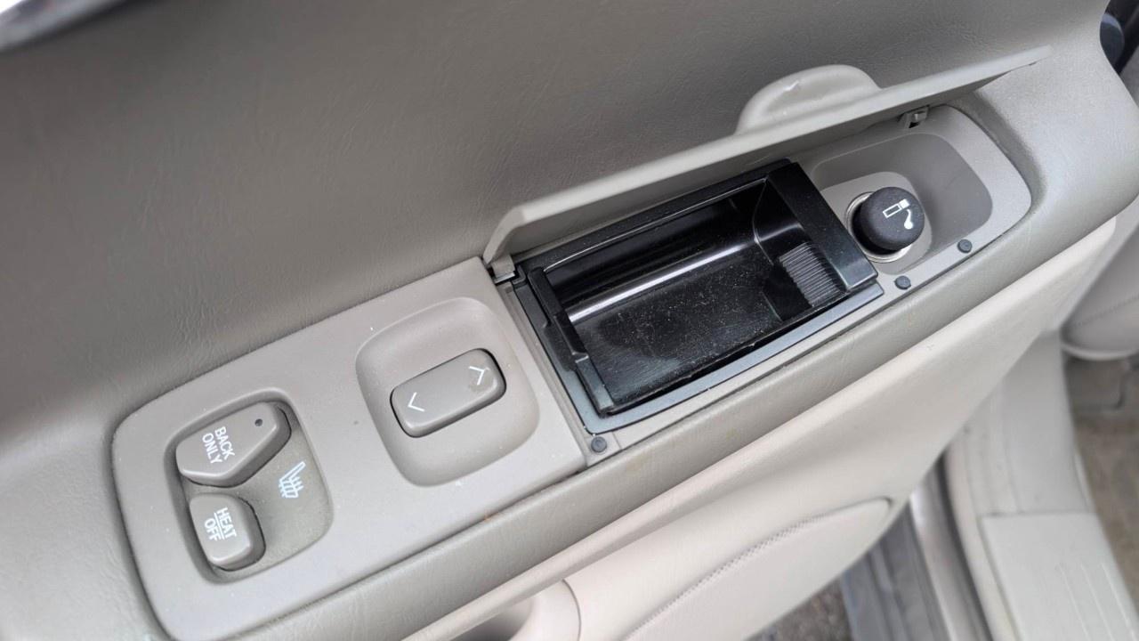 2000 Cadillac DeVille DHS 4dr Sdn Photo