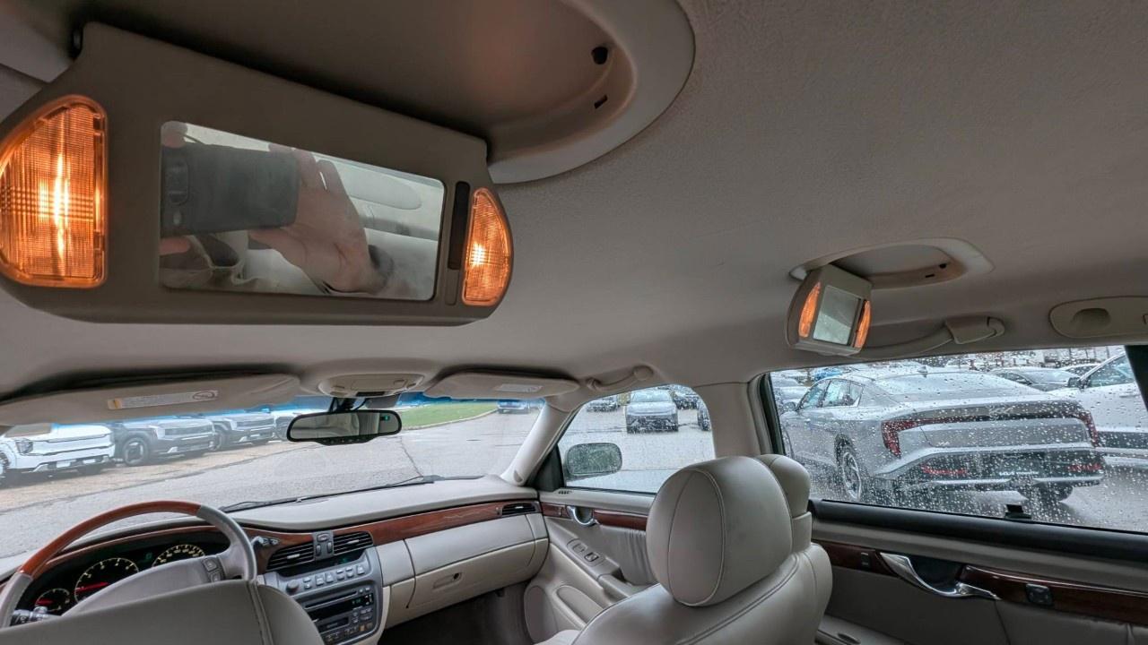 2000 Cadillac DeVille DHS 4dr Sdn Photo