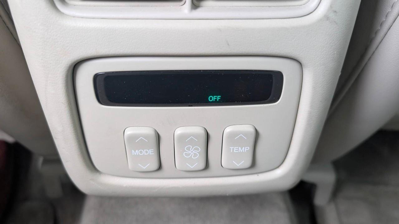 2000 Cadillac DeVille DHS 4dr Sdn Photo