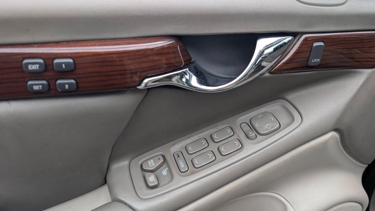 2000 Cadillac DeVille DHS 4dr Sdn Photo