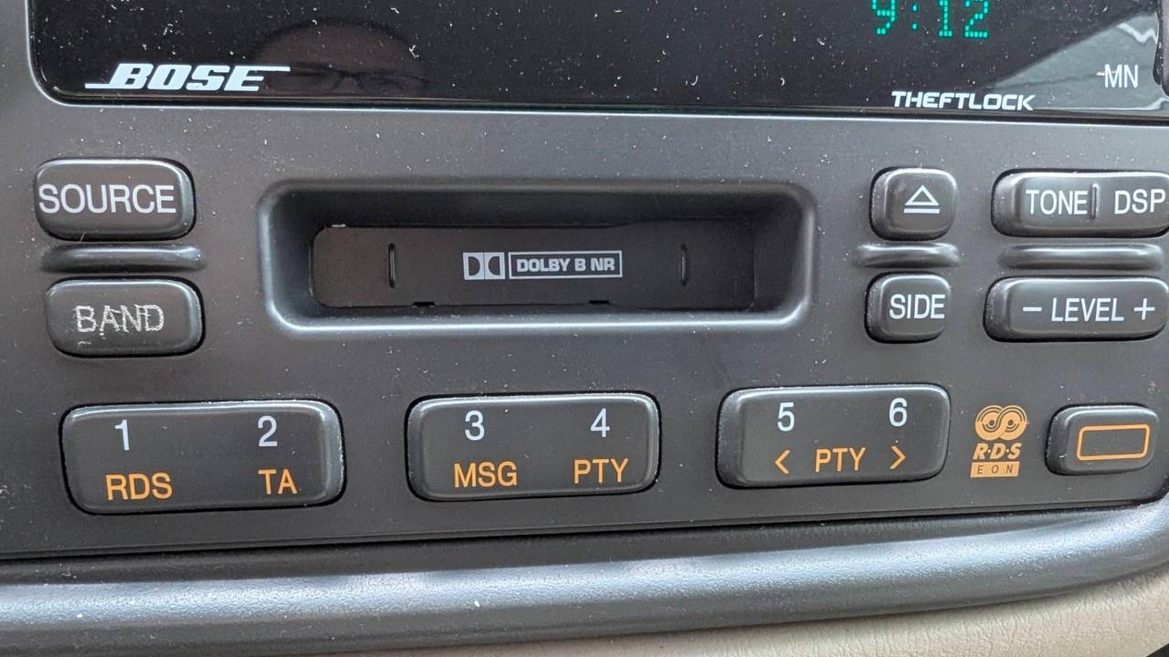 2000 Cadillac DeVille DHS 4dr Sdn Photo