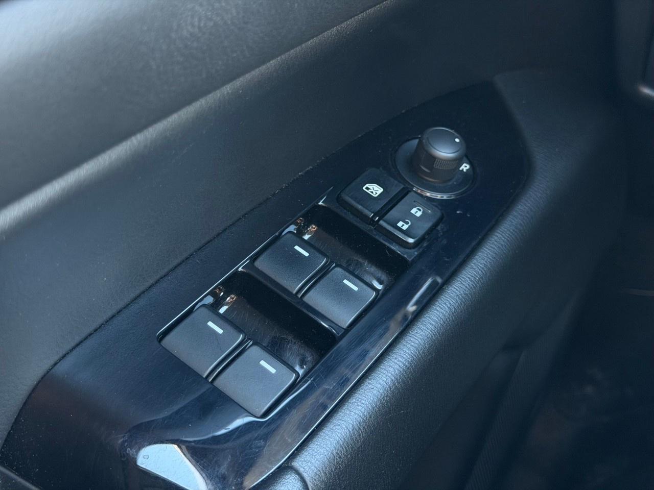 13800738