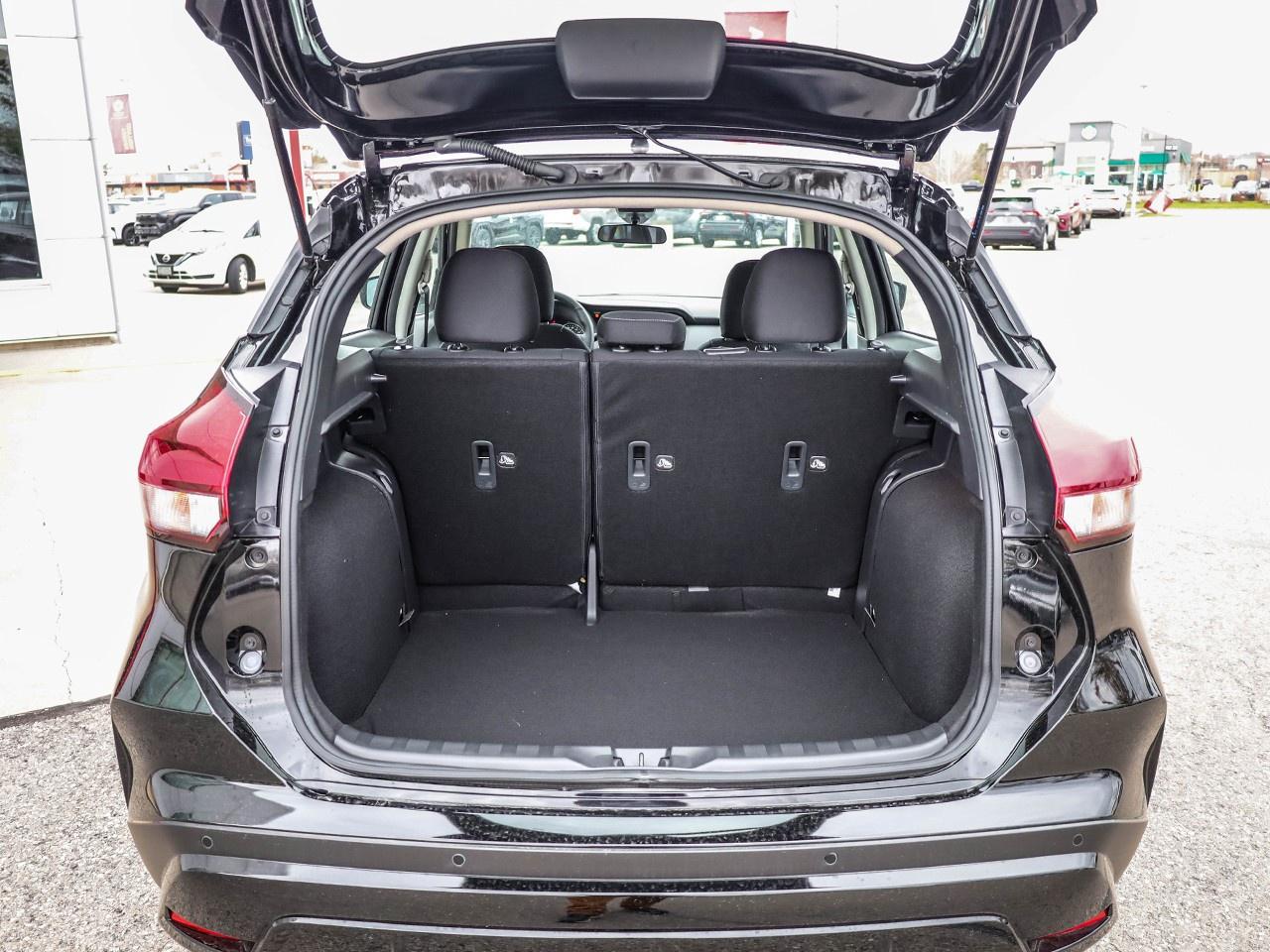 2025 Nissan Kicks Play SV Photo