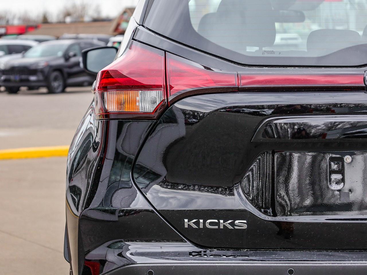 2025 Nissan Kicks Play SV Photo