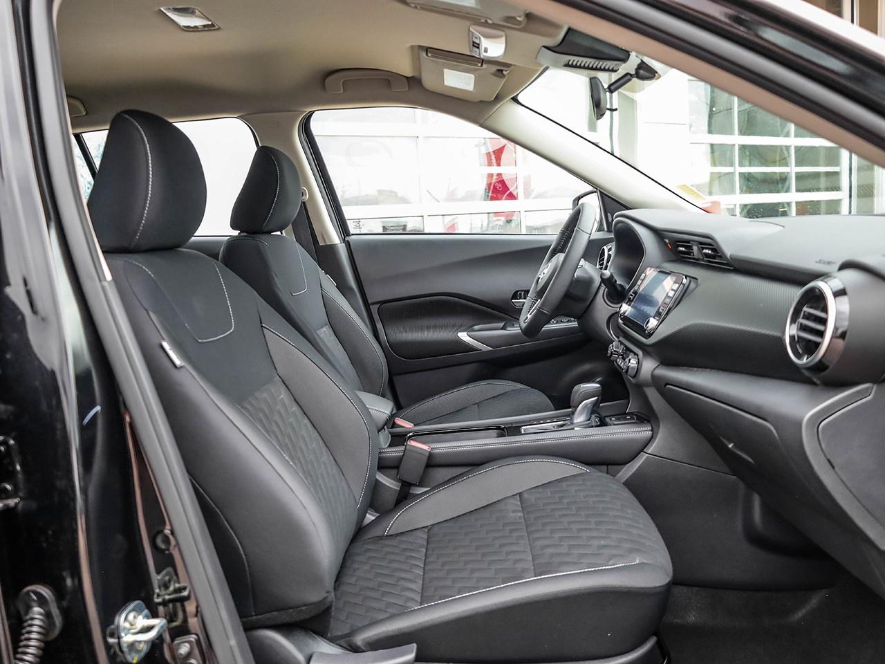 2025 Nissan Kicks Play SV Photo