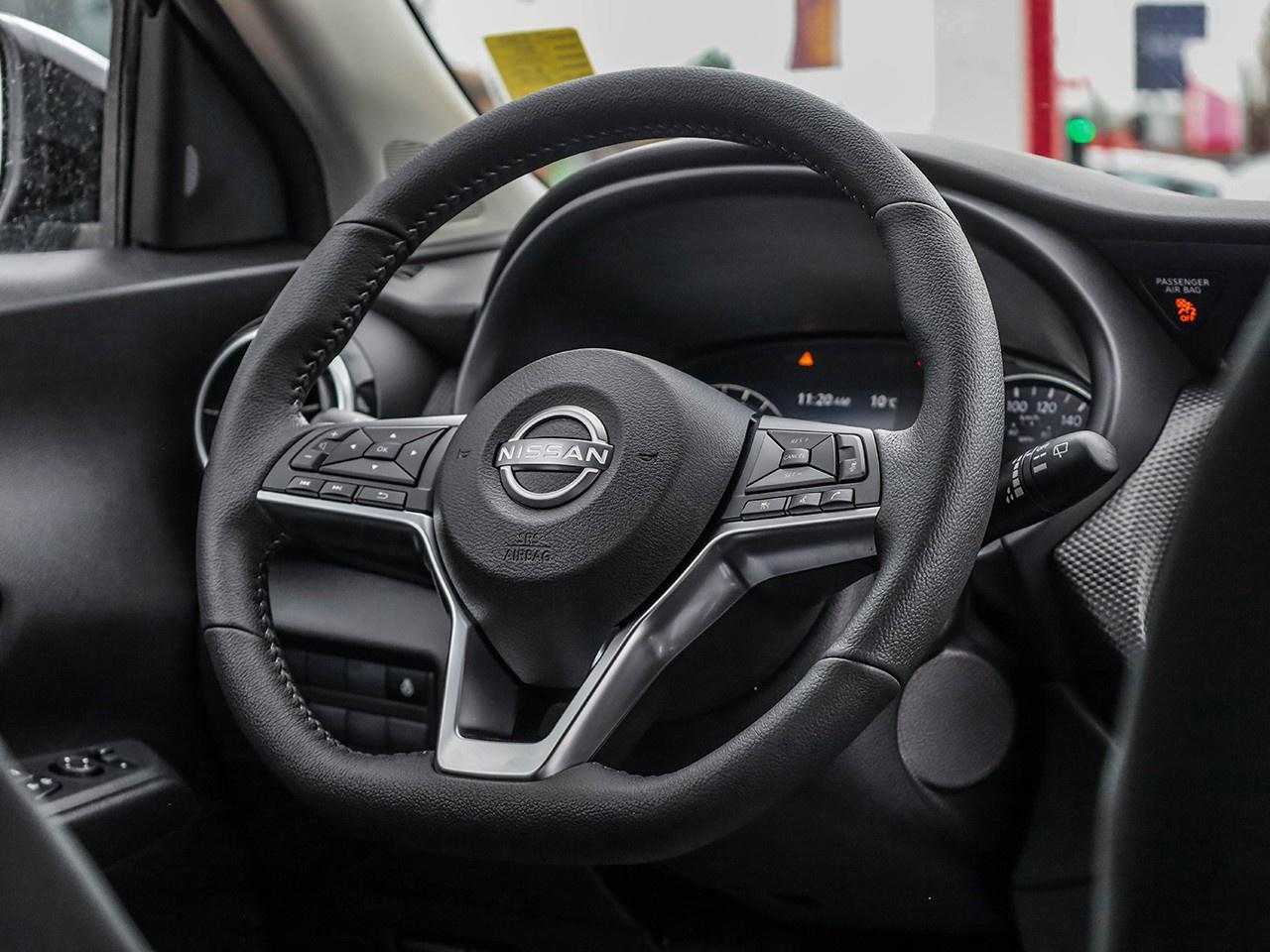 2025 Nissan Kicks Play SV Photo