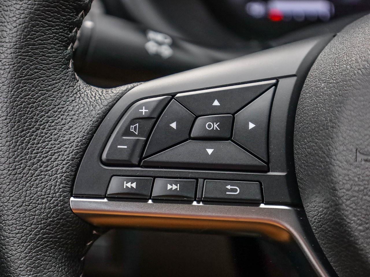 2025 Nissan Kicks Play SV Photo