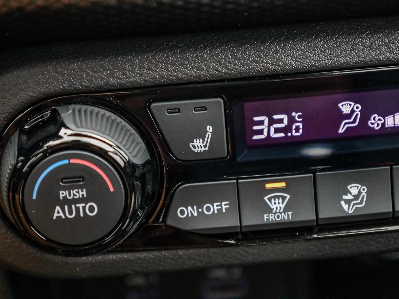 2025 Nissan Kicks Play SV Photo