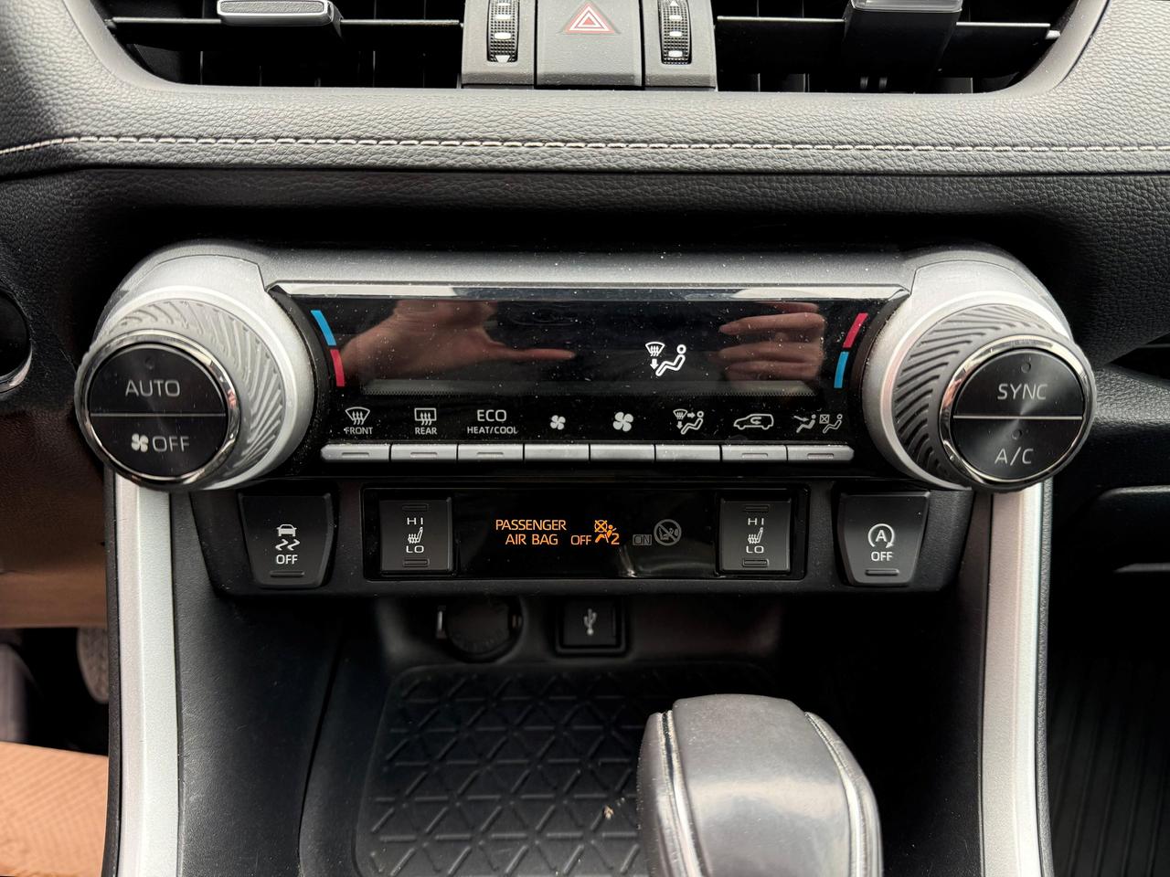 2022 Toyota RAV4 XLE Premium Photo