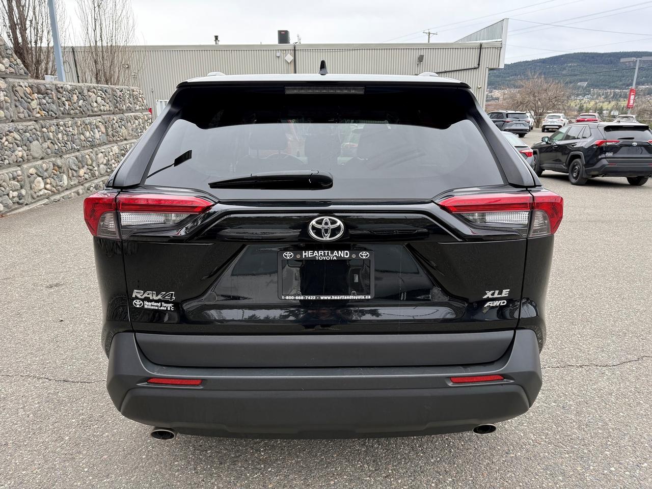 2022 Toyota RAV4 XLE Premium Photo