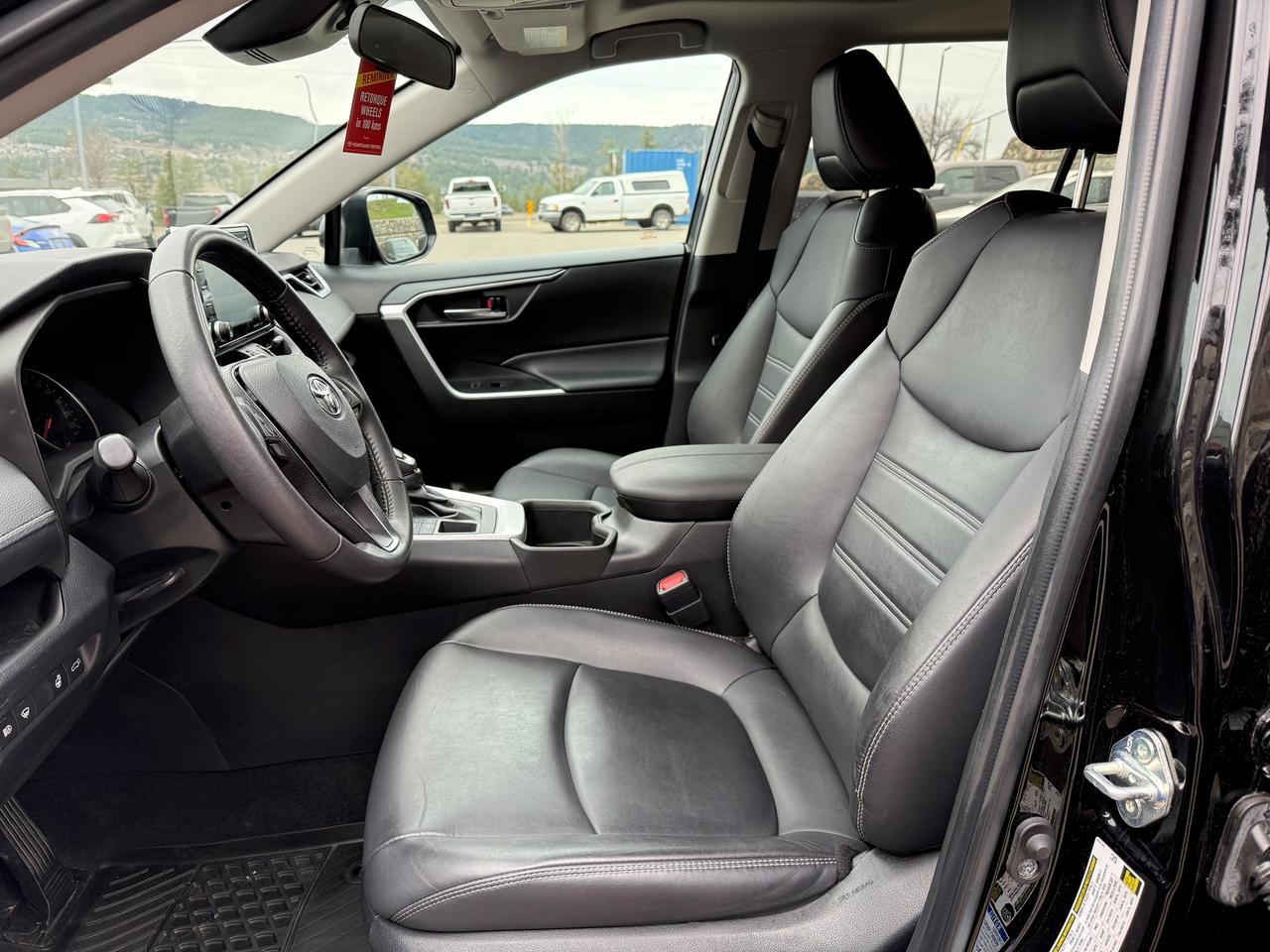 2022 Toyota RAV4 XLE Premium Photo