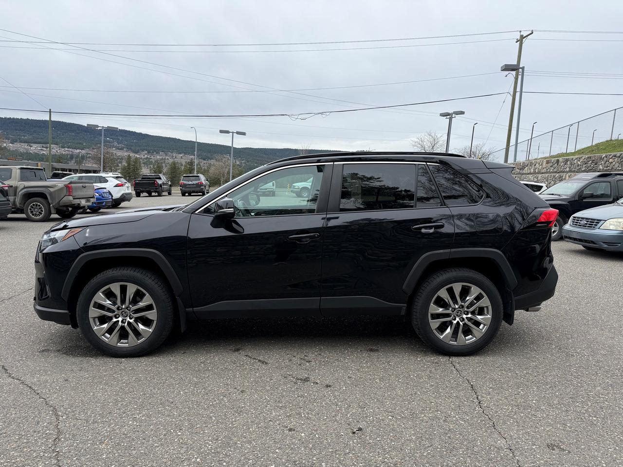 2022 Toyota RAV4 XLE Premium Photo3