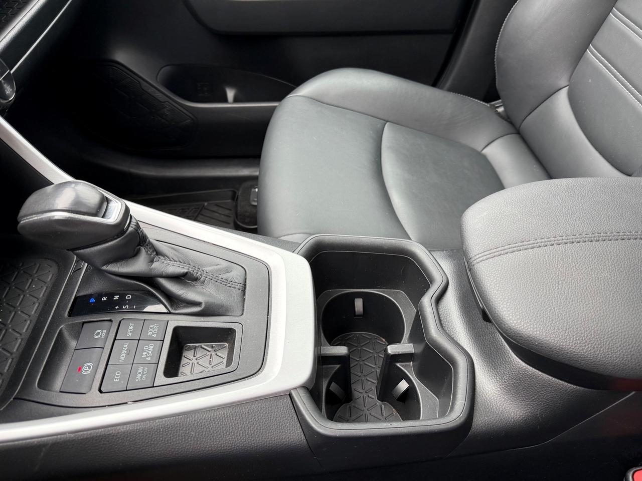 2022 Toyota RAV4 XLE Premium Photo