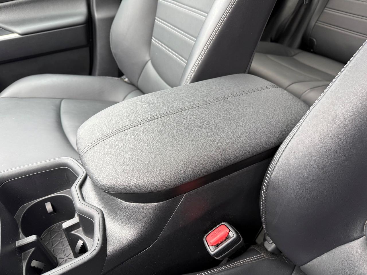 2022 Toyota RAV4 XLE Premium Photo
