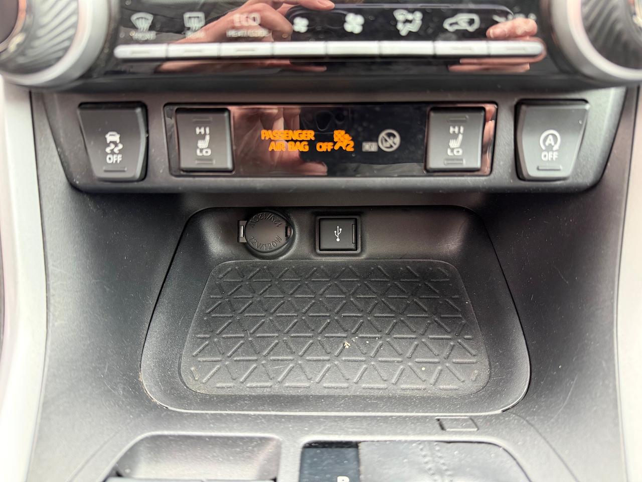 2022 Toyota RAV4 XLE Premium Photo